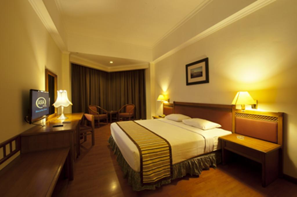 Surakarta  Hotel Asia חדר תמונה